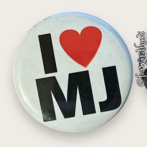Small Vintage Michael Jackson Fan Pins - Picture 4 of 9